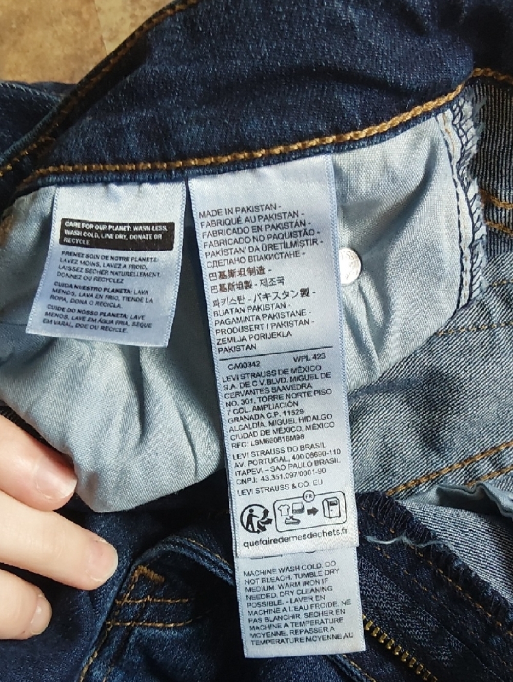 Women's Levi's Size 26 High Rise - Picture 4 of 6